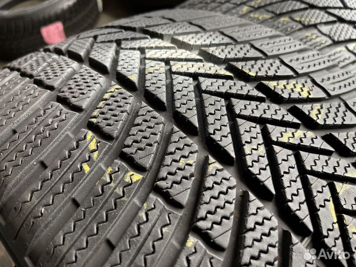 Bridgestone Blizzak LM005 RFT 265/40 R21 105H