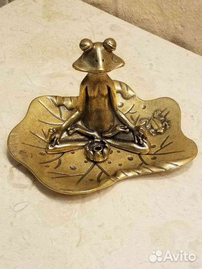Лягушки фигурки латунь бронза медь