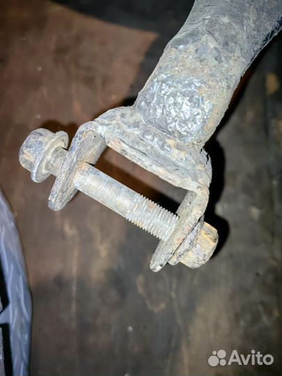 Балка задняя Nissan expert