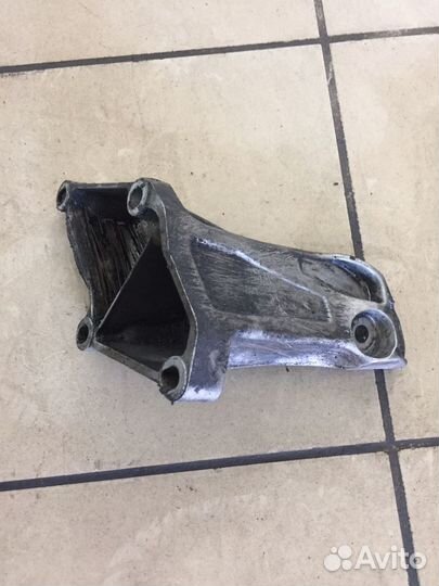 Кронштейн двигателя АКПП BMW 7-Series E65 E66