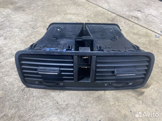 Дефлектор торпеды центральный 5L0820951 Skoda Yeti