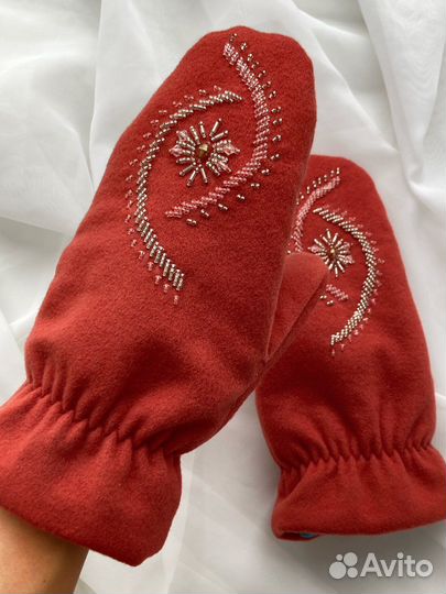 Варежки кашемировые оранжжевые с вышивкой