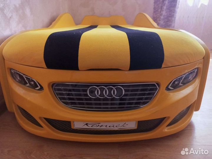 Детская кровать машина