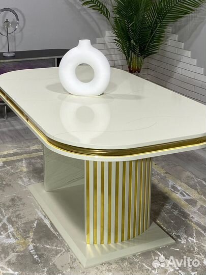 Стол и стулья