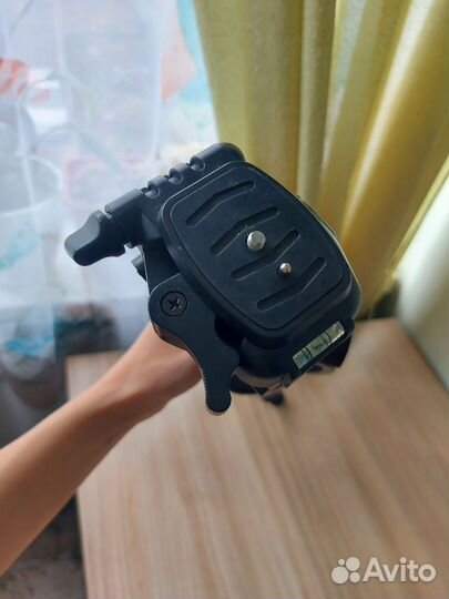 Штатив для фотоаппарата