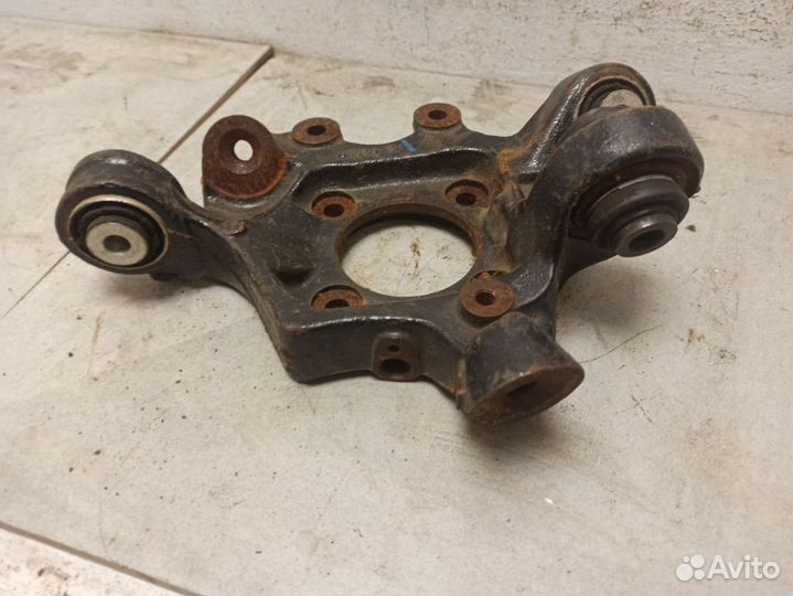 Кулак задний левый 33406797569