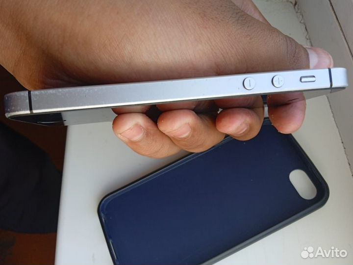 iPhone SE, 128 ГБ