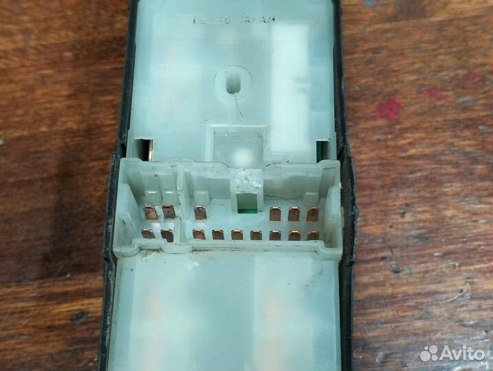 Блок управления стеклоподъемником Nissan AlmeraN