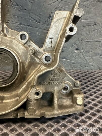 Крышка двигателя передняя Volkswagen Passat B6 BWE