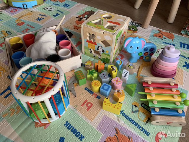 Развивающие игрушки для ребёнка