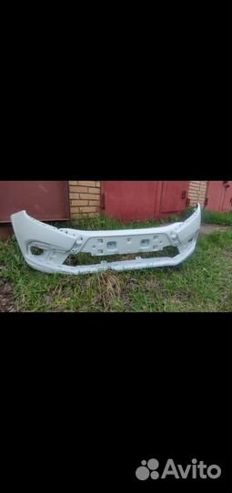 Передний бампер (белый) на LADA granta liftback