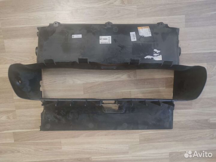 Воздуховод центральный Porsche/опора замка