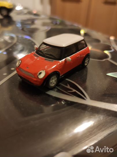 Модель автомобиля mini cooper 1/72 Cararama