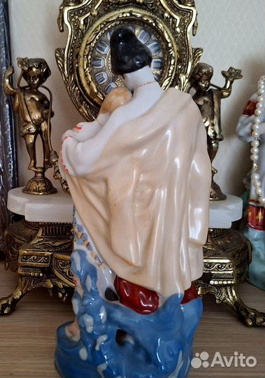 Статуэтка фарфор.