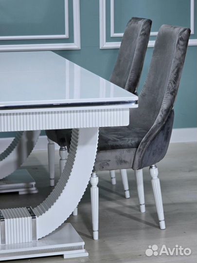 Кухонный стол и стулья