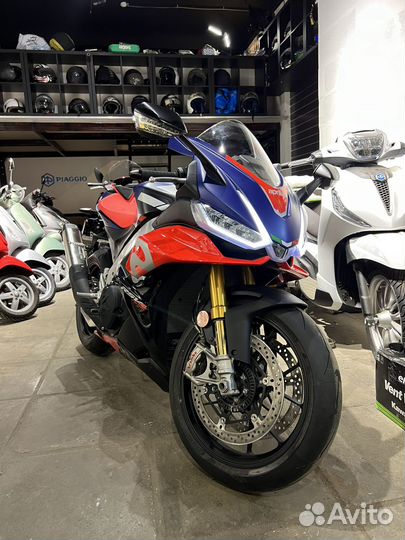 Aprilia RSV4 Factory