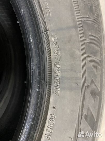 Bridgestone Blizzak LT 235/65 R17