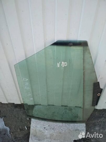 Заднее левое стекло Audi 80