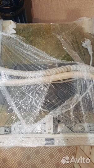 Встроенная посудомоечна машина Bosh