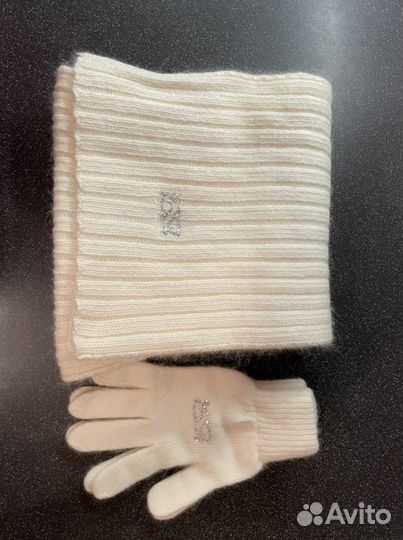 Комплекты женские из шарфа и перчаток белого и бор