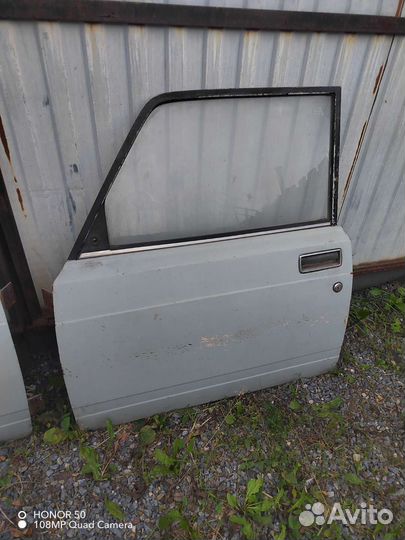 Дверь перед правая + стекло ваз 2105