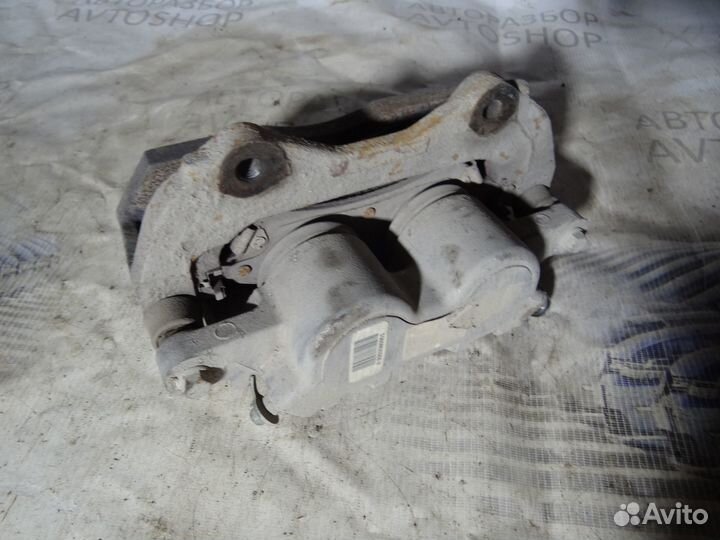 Суппорт передний правый Cadillac SRX 2003-2009