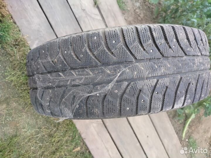 Bridgestone Ice Cruiser 7000 205/65 R15 94