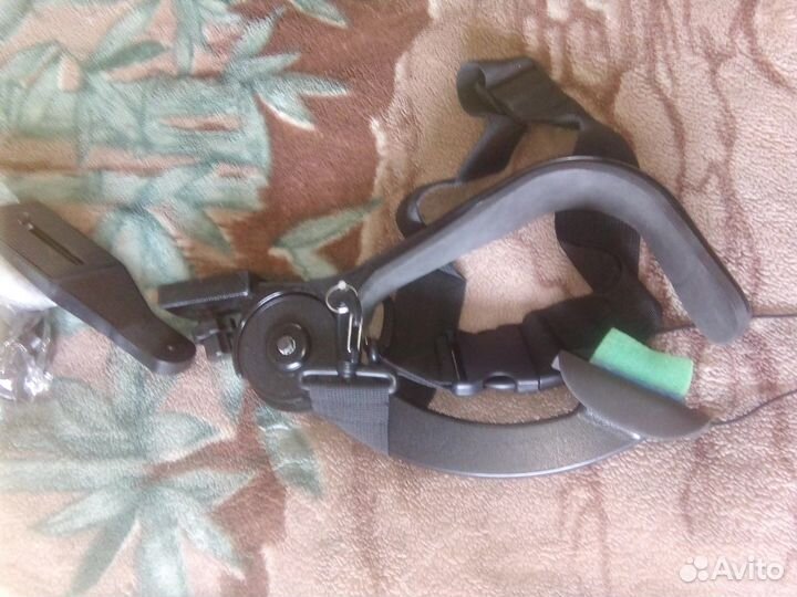 Плечевой штатив для компактной видеокамеры