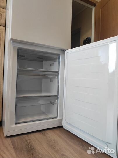 Холодильник новый Gorenje NRK6202AW4