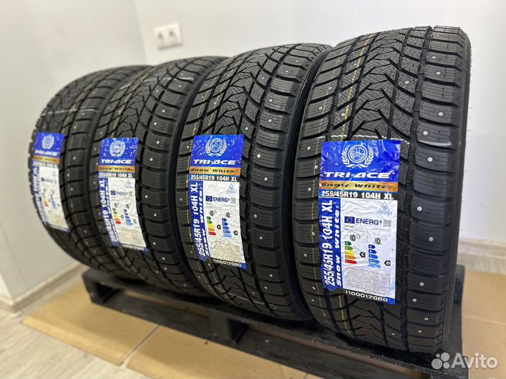 Tri Ace Snow White II Stud 255/45 R19 103U
