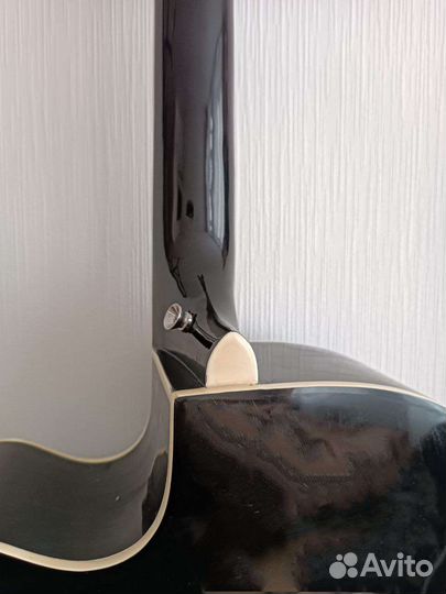 Акустическая гитара