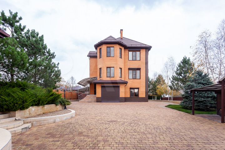 Дом 252,7 м² на участке 20 сот.