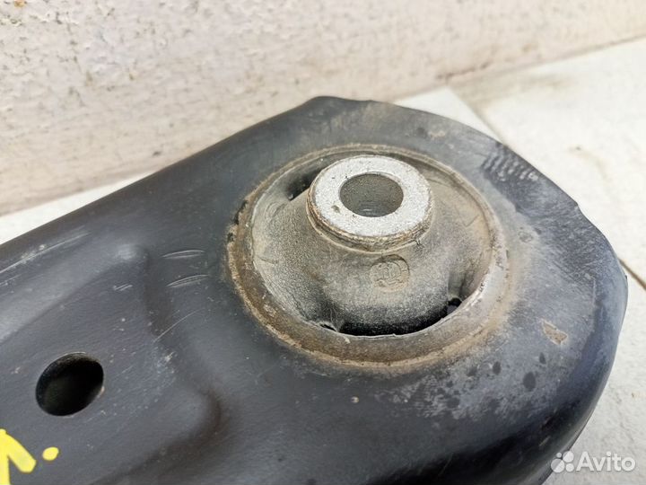 Рычаг передний левый Шкода