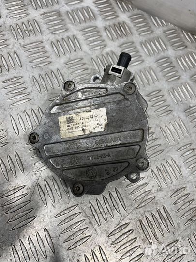 Насос вакуумный Volkswagen Touareg