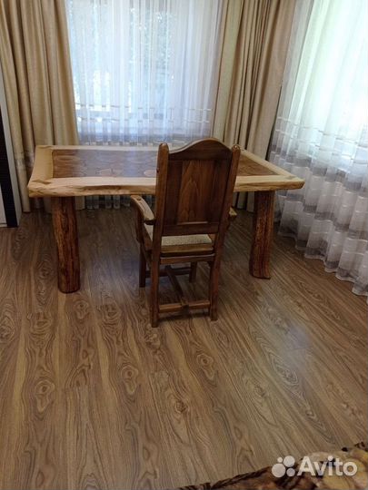Кухонный стол 