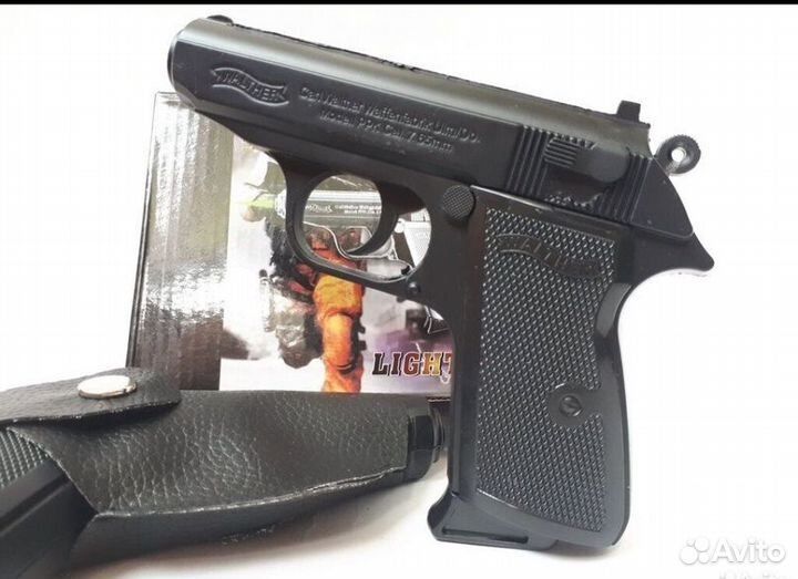 Зажигалка пистолет в кабуре