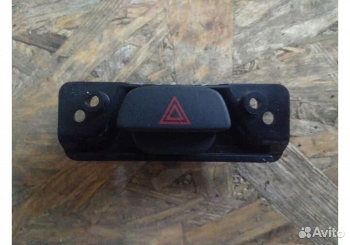 Кнопка аварийной сигнализации Ford Fiesta 5
