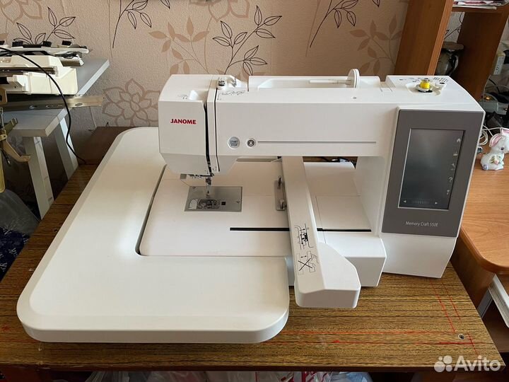 Вышивальная машина Janome Memory Craft 550E