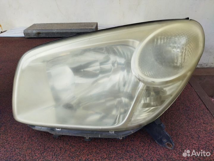 Фара лев. прав. Toyota Rav 4 2005 год