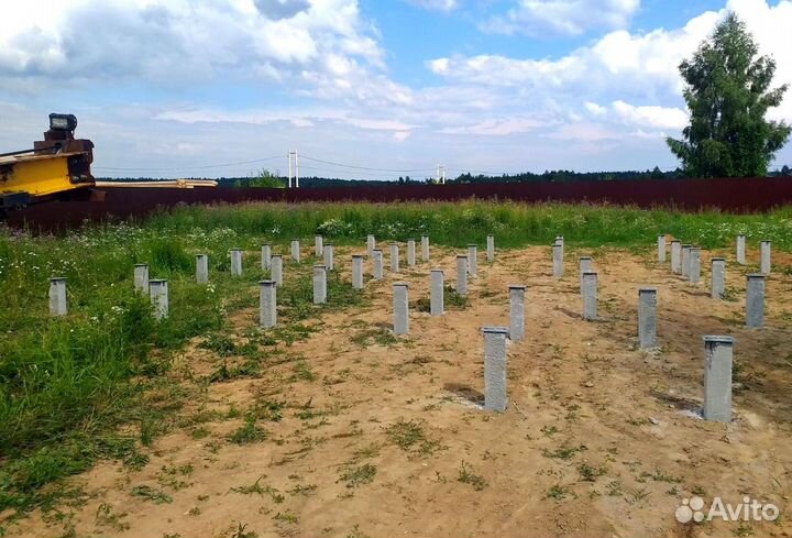 Забивка бетонных свай под фундамент