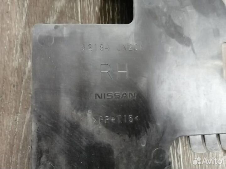 Дефлектор радиатора правый Ниссан Теана J32