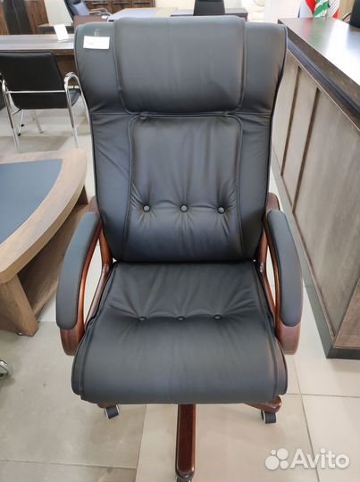 Офисное кресло