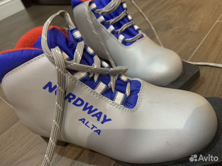 Лыжные ботинки