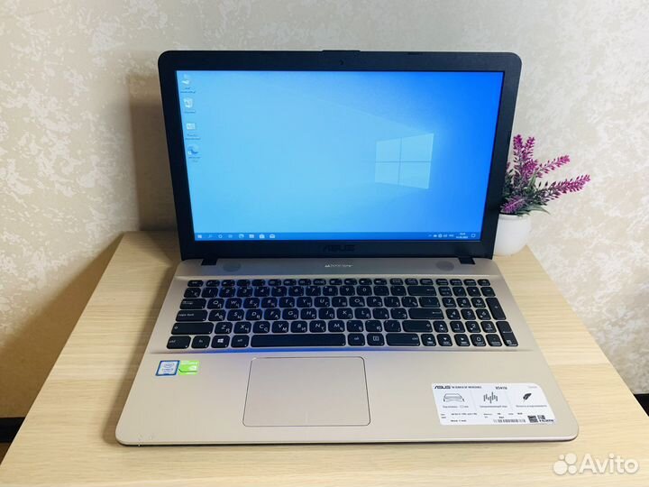 Свежий, мощный ноутбук (i5/ SSD 500/ 8 гб)