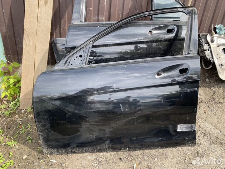 Передняя левая дверь мерседес w 204