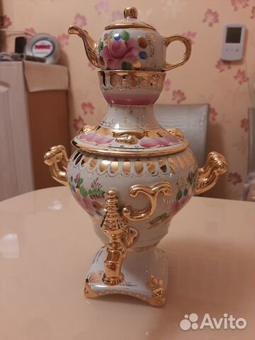 Фарфоровый самовар и масленка Гжель