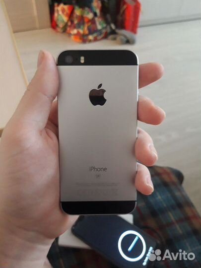 iPhone SE, 32 ГБ