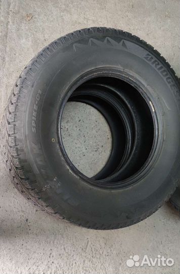 Bridgestone Blizzak Spike-01 255/70 R16