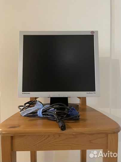 Монитор Samsung SyncMaster 710v