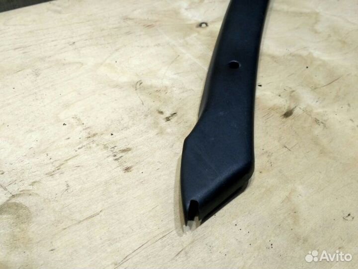 Накладка петли багажника правая Porsche Cayenne